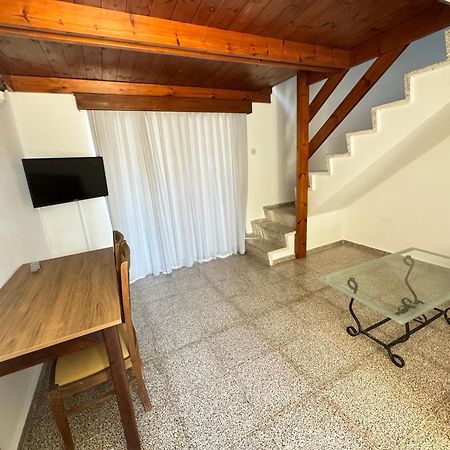 The Horse Farm Hotel Agios Georgios  ภายนอก รูปภาพ