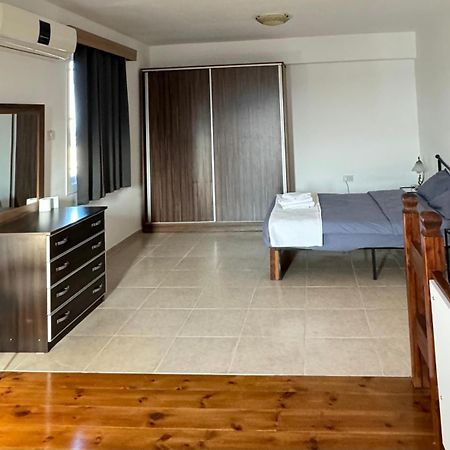 The Horse Farm Hotel Agios Georgios  ภายนอก รูปภาพ