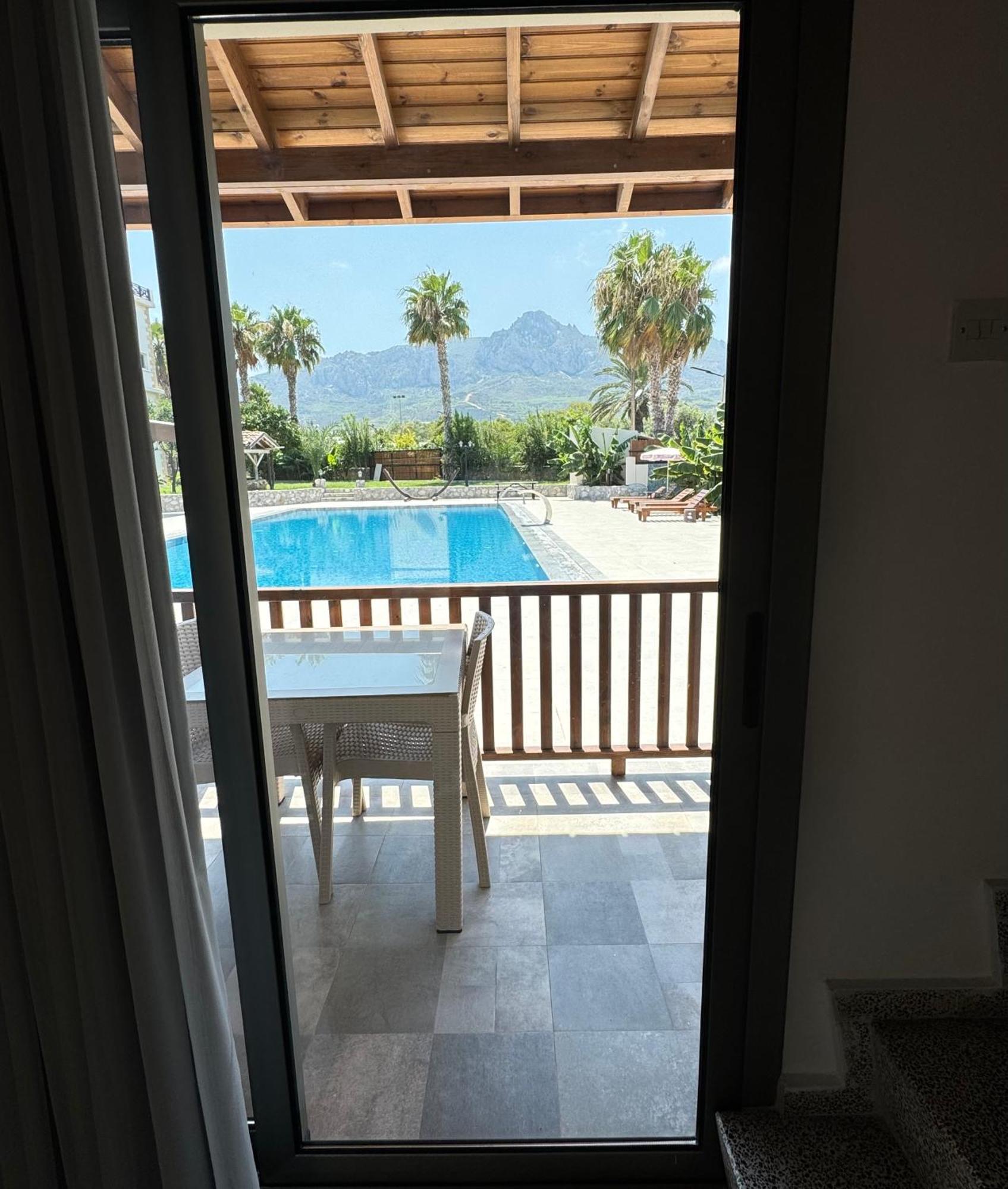The Horse Farm Hotel Agios Georgios  ภายนอก รูปภาพ