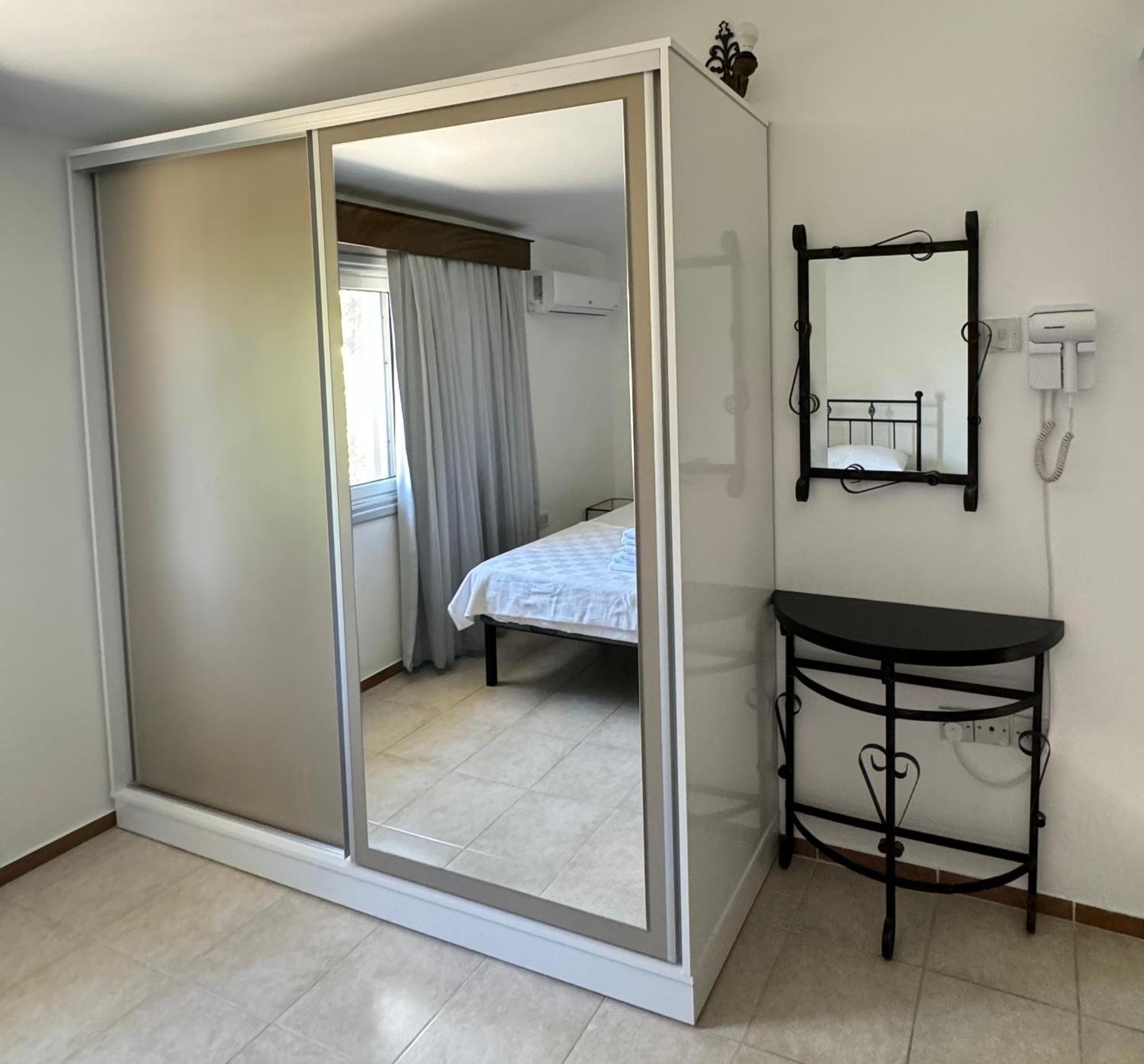 The Horse Farm Hotel Agios Georgios  ภายนอก รูปภาพ