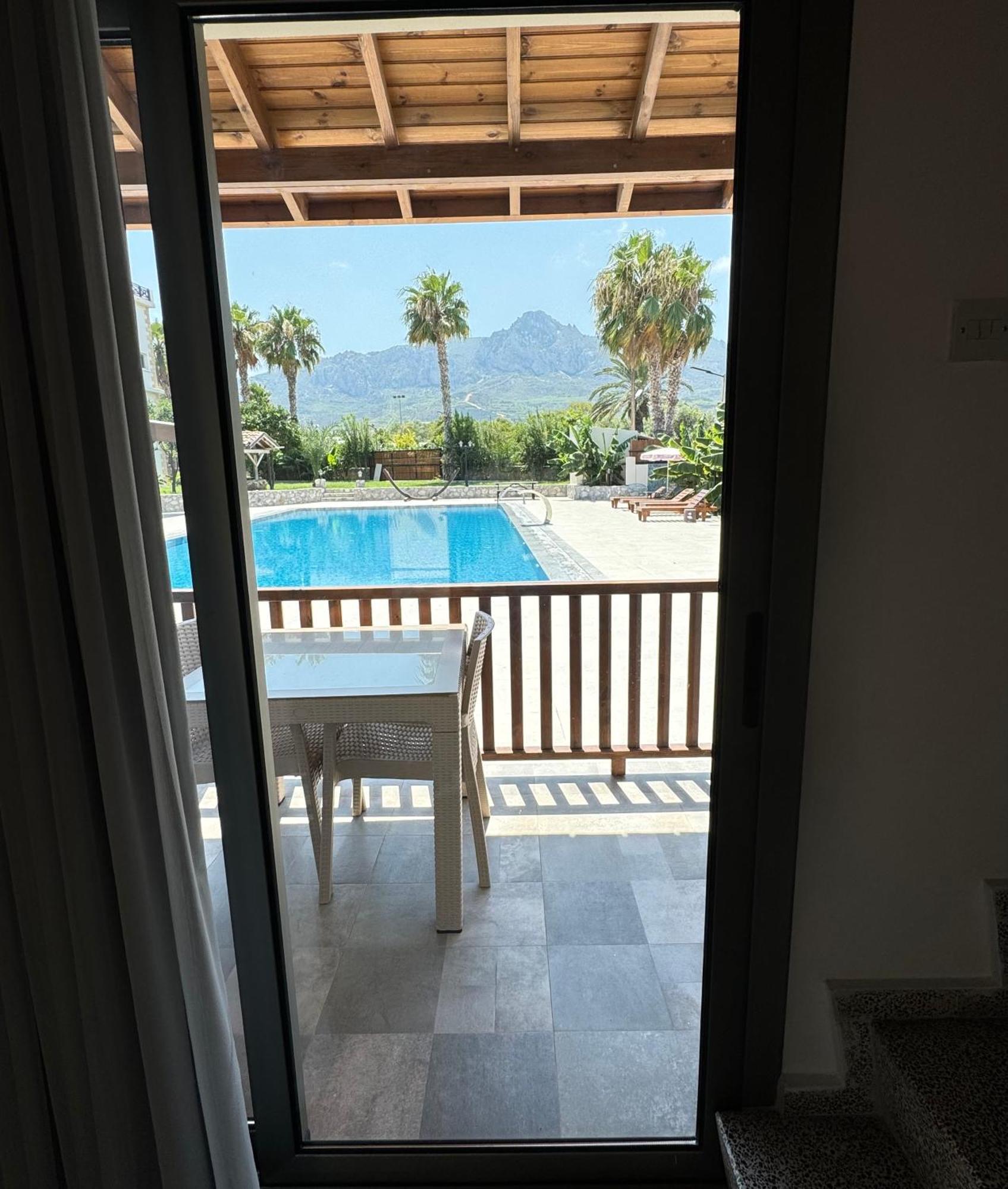 The Horse Farm Hotel Agios Georgios  ภายนอก รูปภาพ