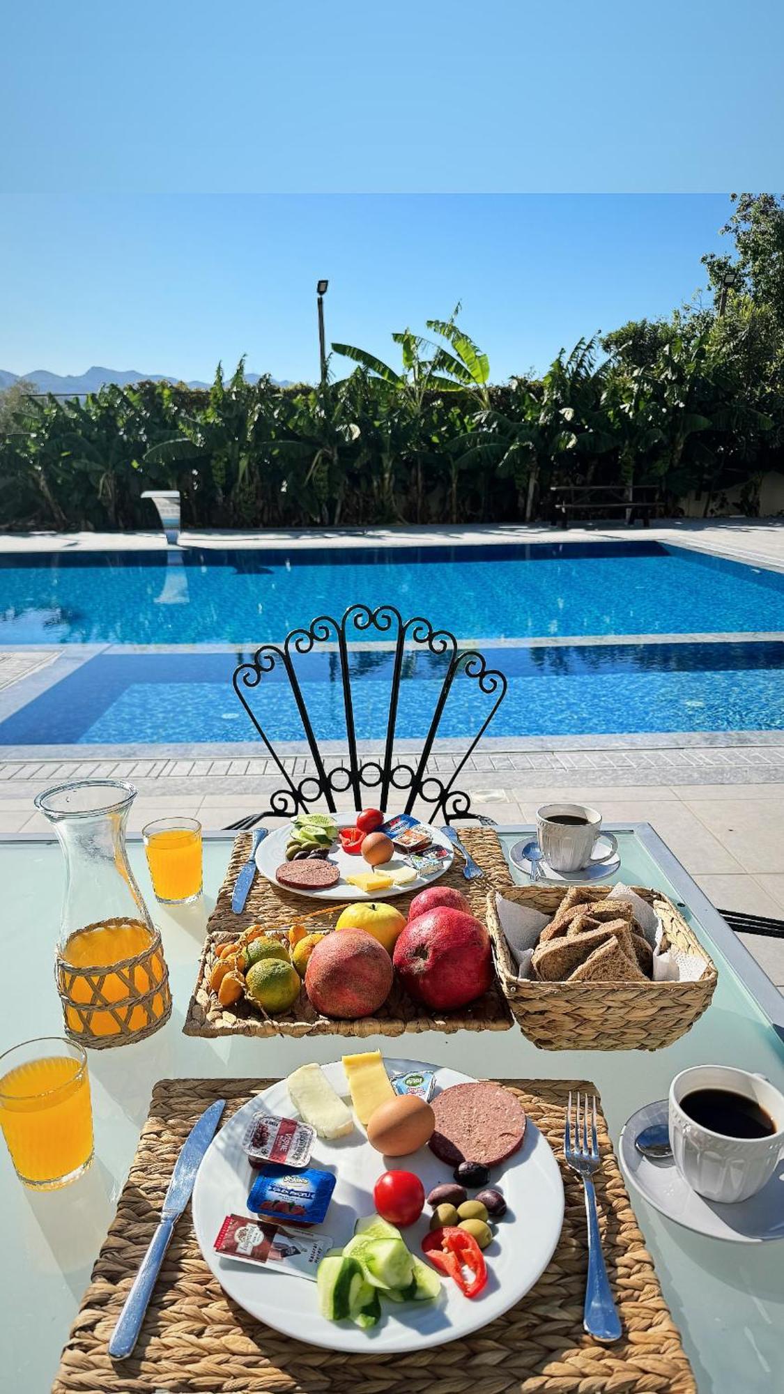 The Horse Farm Hotel Agios Georgios  ภายนอก รูปภาพ