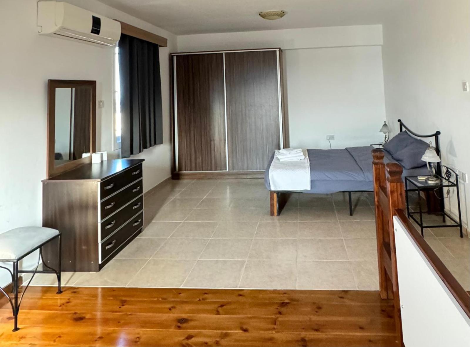 The Horse Farm Hotel Agios Georgios  ภายนอก รูปภาพ