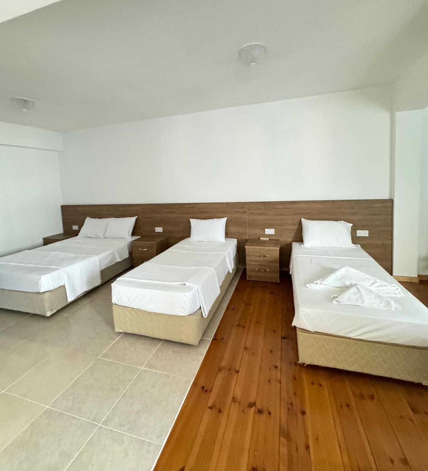 The Horse Farm Hotel Agios Georgios  ภายนอก รูปภาพ