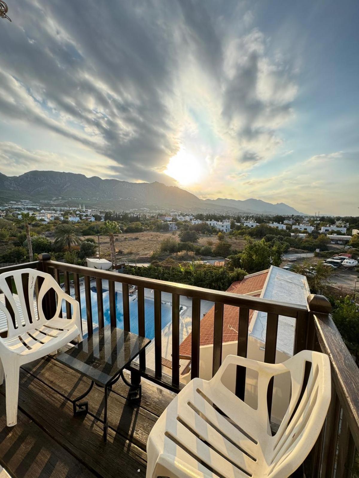 The Horse Farm Hotel Agios Georgios  ภายนอก รูปภาพ