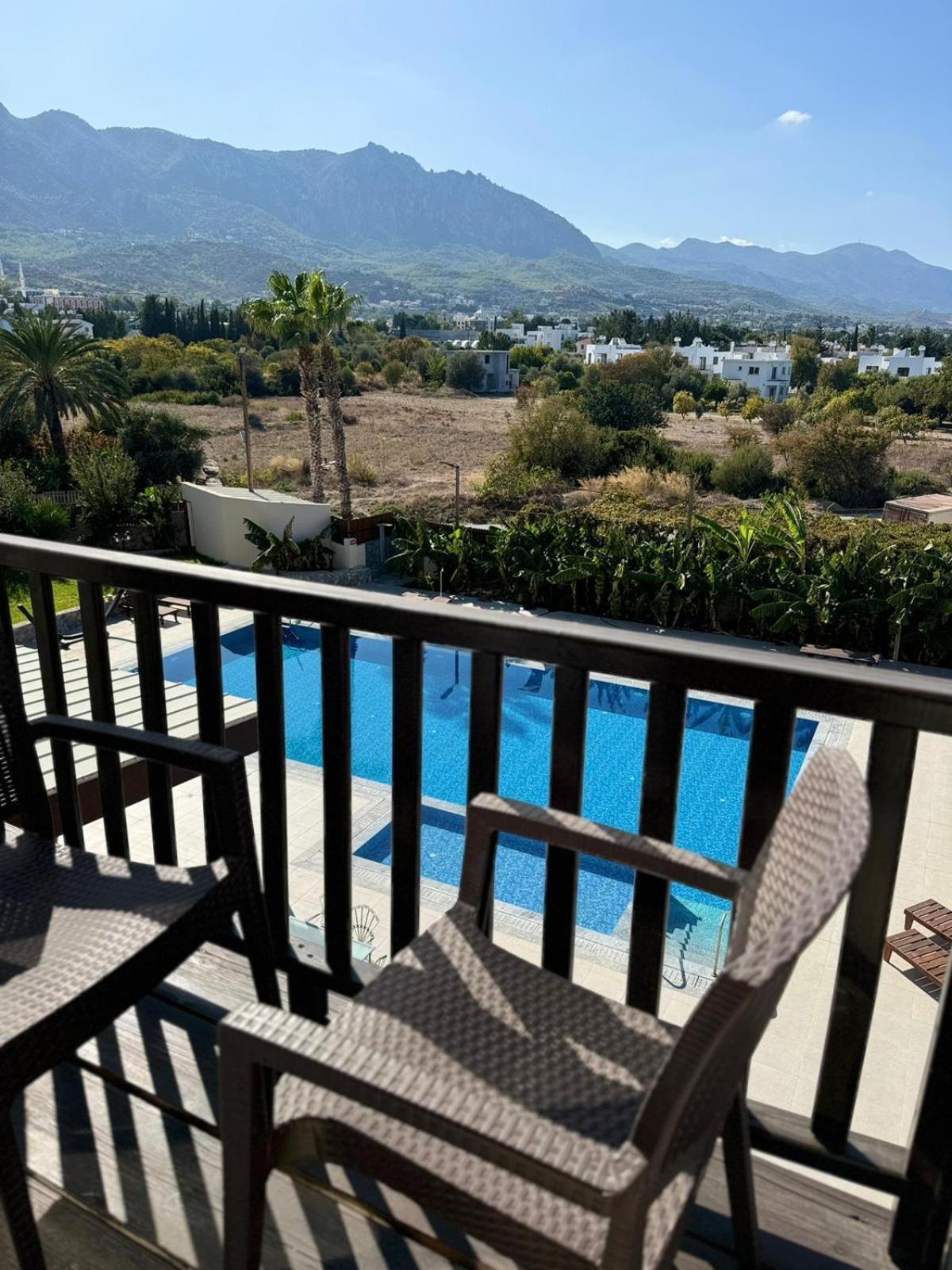 The Horse Farm Hotel Agios Georgios  ภายนอก รูปภาพ