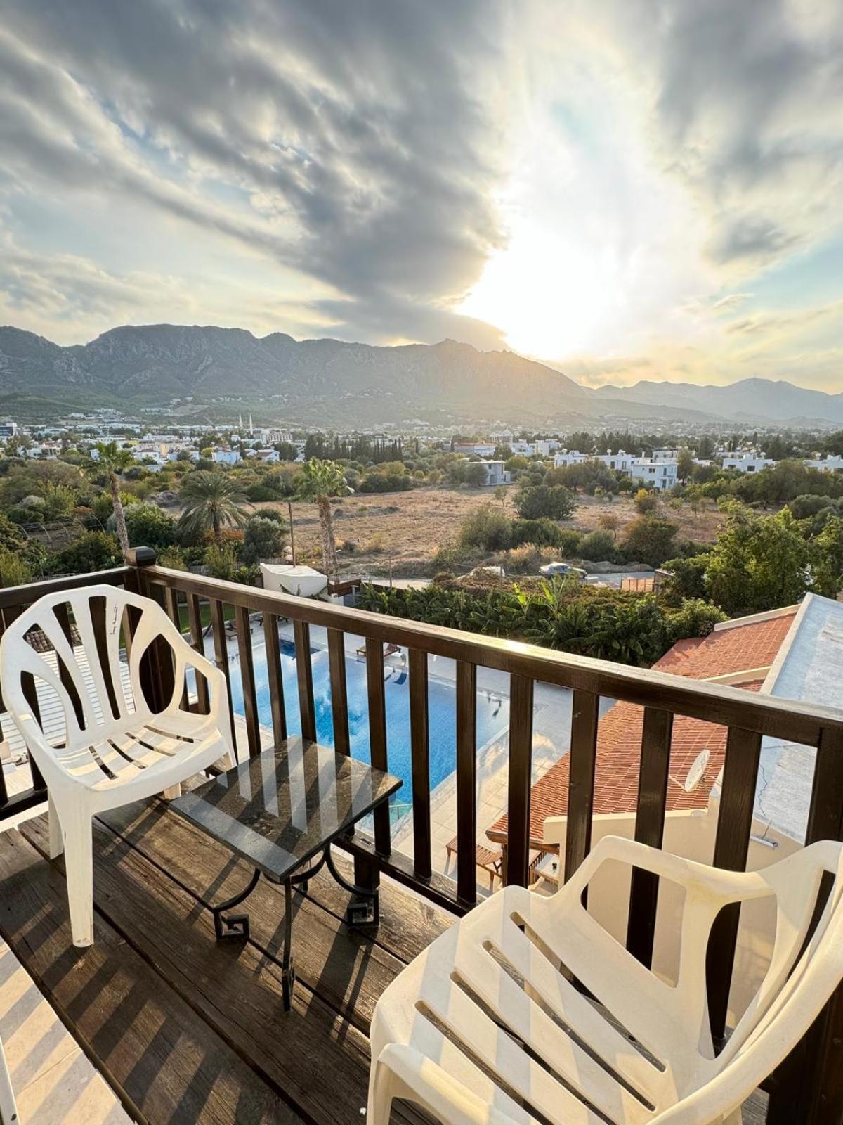 The Horse Farm Hotel Agios Georgios  ภายนอก รูปภาพ